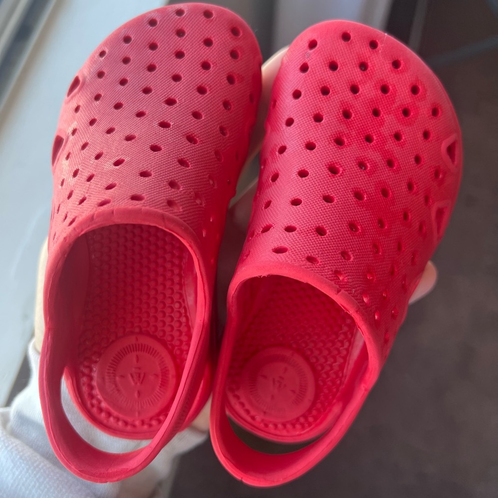 Totes toddler solbounce pull on sandals size 5/6